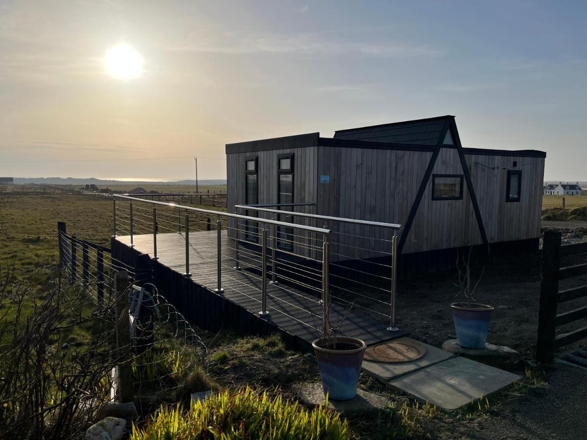 Seas The Day - Self Catering Lodge North Uist Paible Bagian luar foto