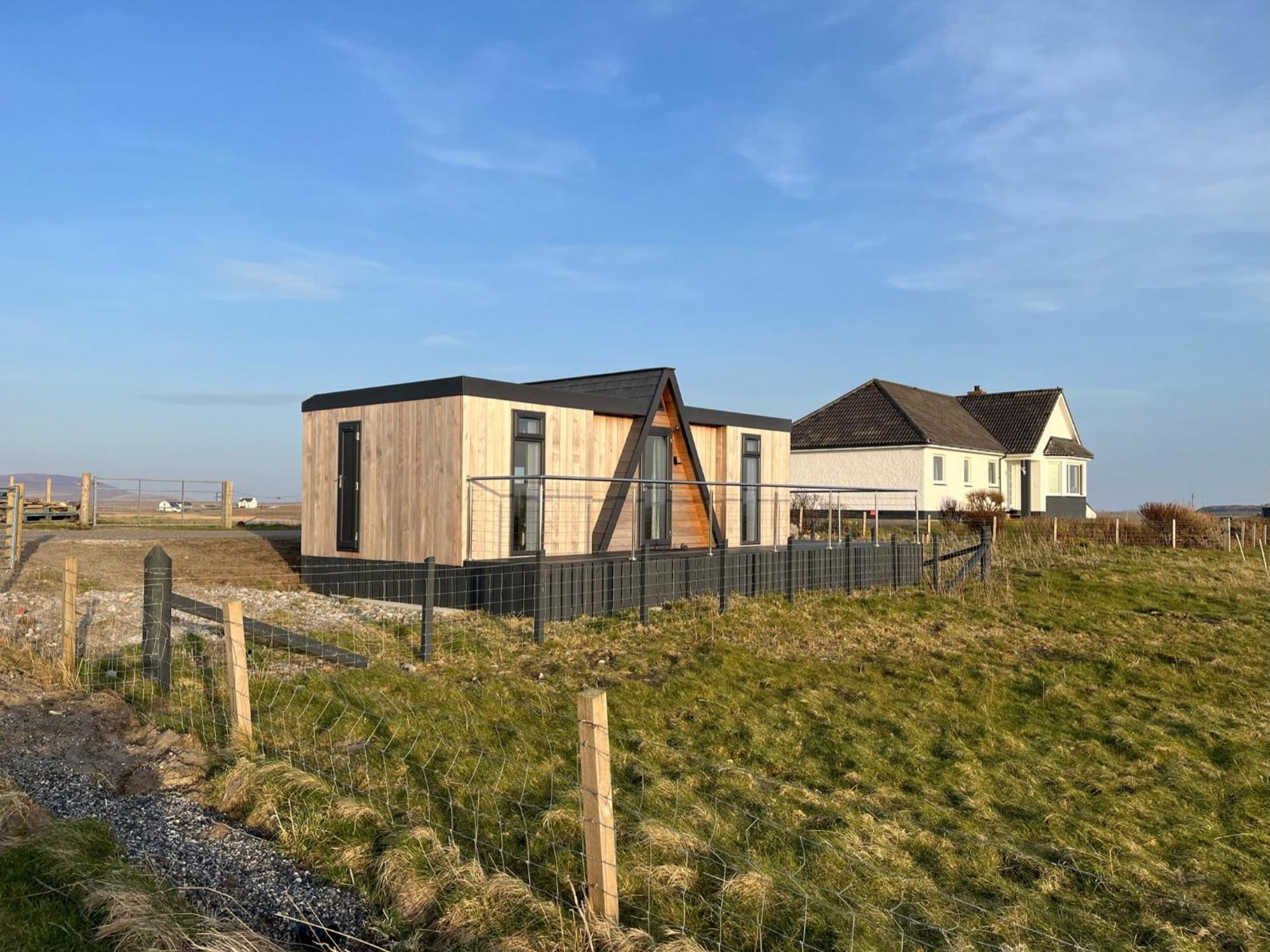Seas The Day - Self Catering Lodge North Uist Paible Bagian luar foto